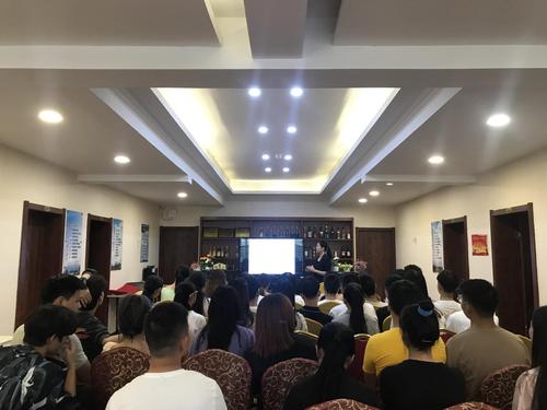祥生酒店管理集团专家指导酒店管理专业学生实习就业